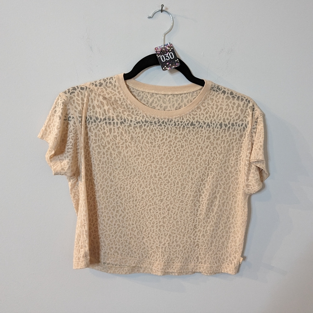 39. Lululemon Crop Top Mesh leopard